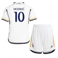Billiga Real Madrid Luka Modric #10 Barnkläder Hemma fotbollskläder till baby 2023-24 Kortärmad (+ Korta byxor)